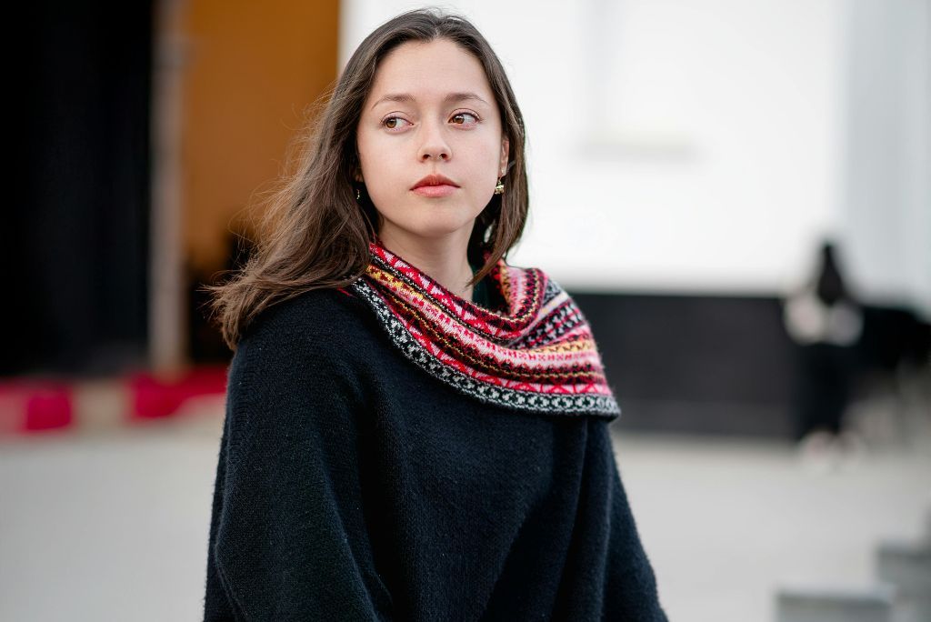 sesja-zdjeciowa-w-ponczo Artystyczna sesja odzieżowa